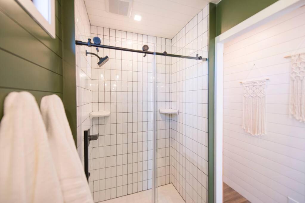 Container Home With Rooftop Views And Pickleball-Pecan Grove Bellmead Eksteriør billede