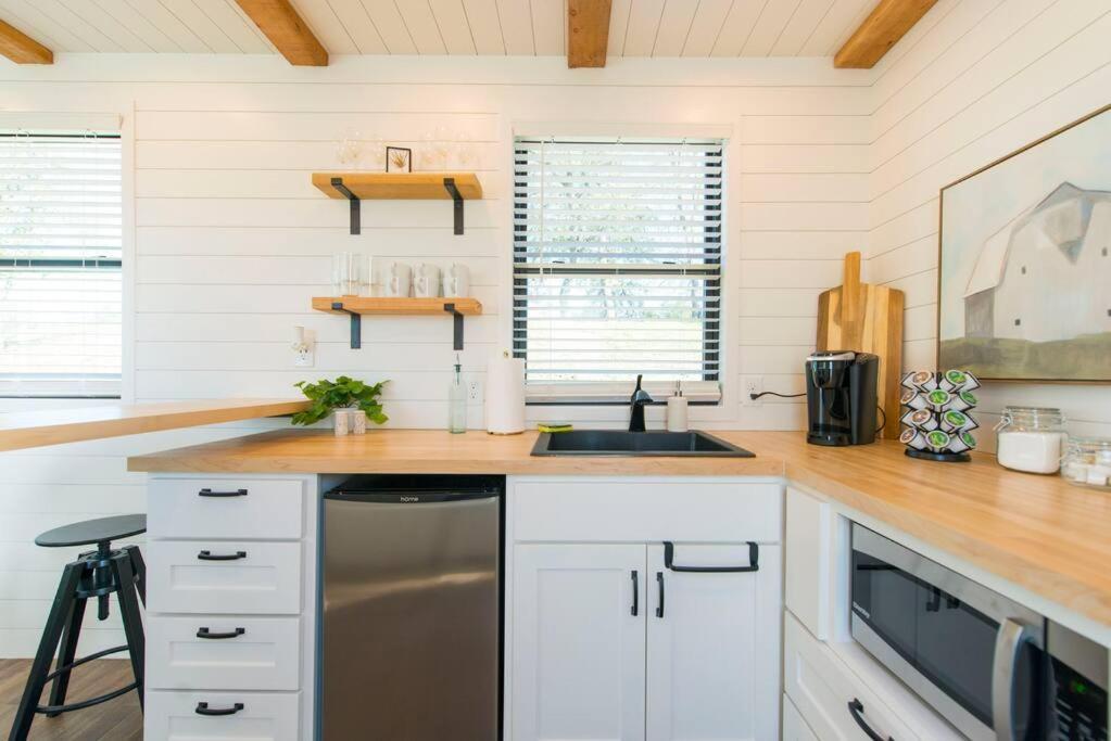 Container Home With Rooftop Views And Pickleball-Pecan Grove Bellmead Eksteriør billede