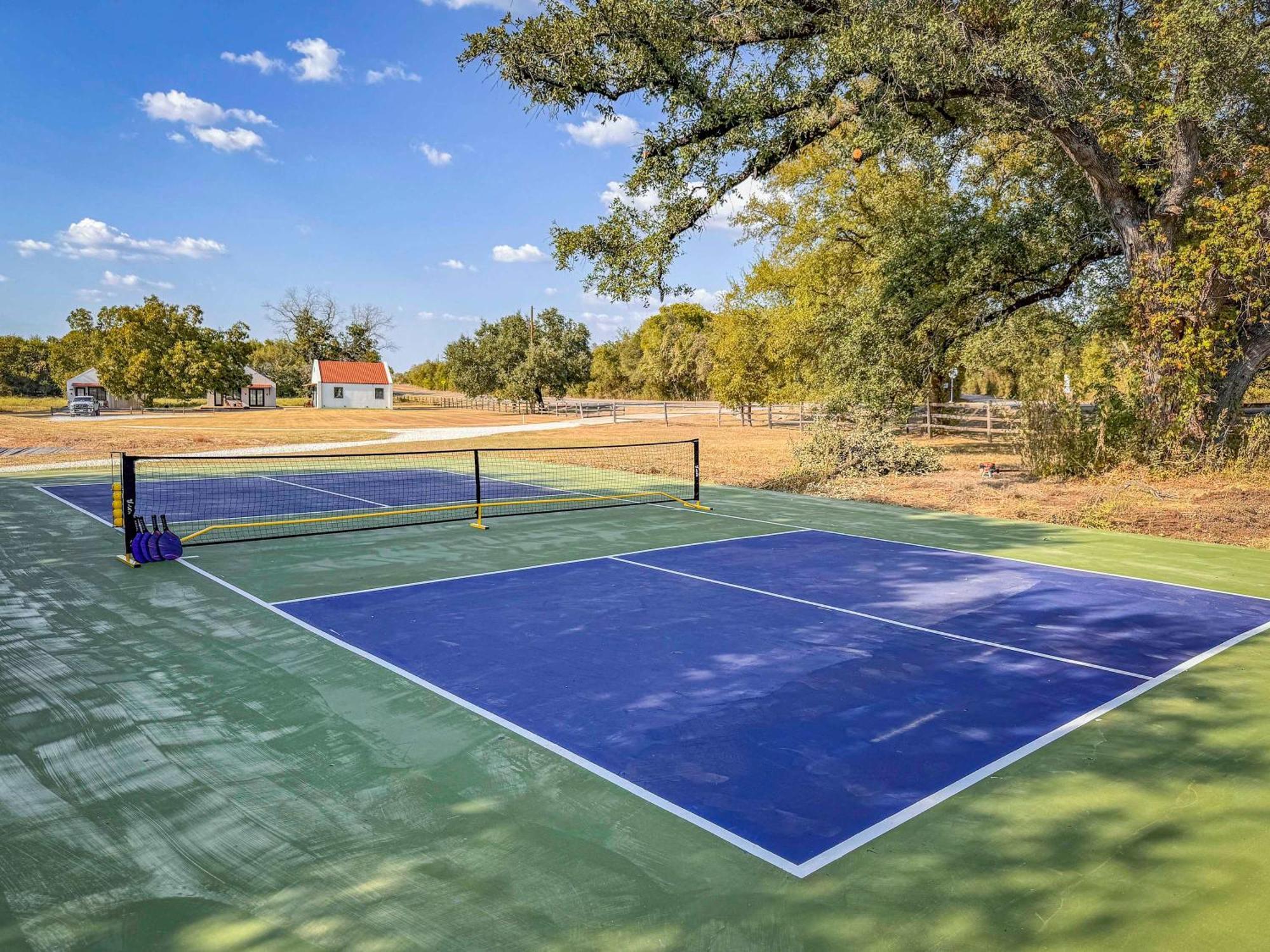 Container Home With Rooftop Views And Pickleball-Pecan Grove Bellmead Eksteriør billede
