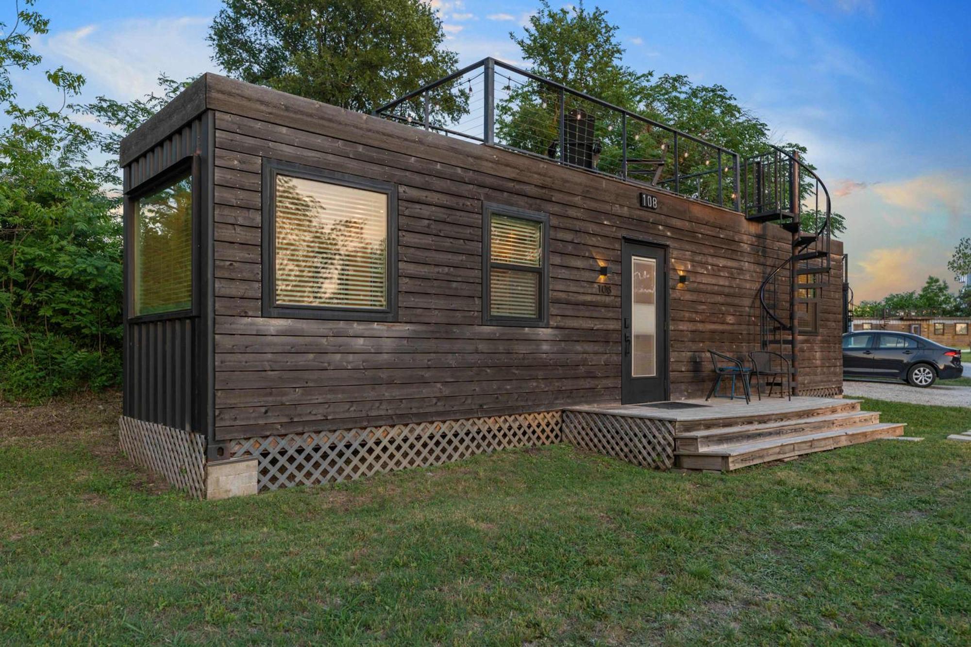 Container Home With Rooftop Views And Pickleball-Pecan Grove Bellmead Eksteriør billede