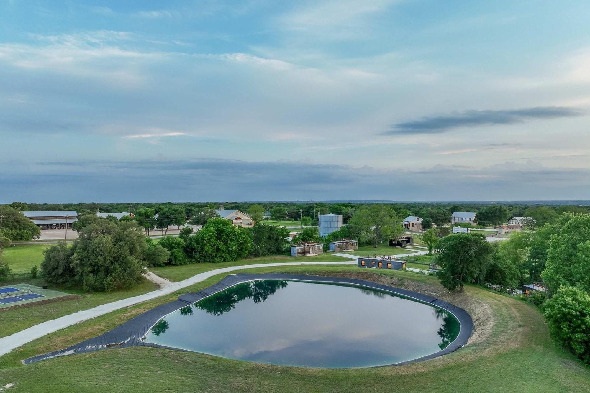 Container Home With Rooftop Views And Pickleball-Pecan Grove Bellmead Eksteriør billede