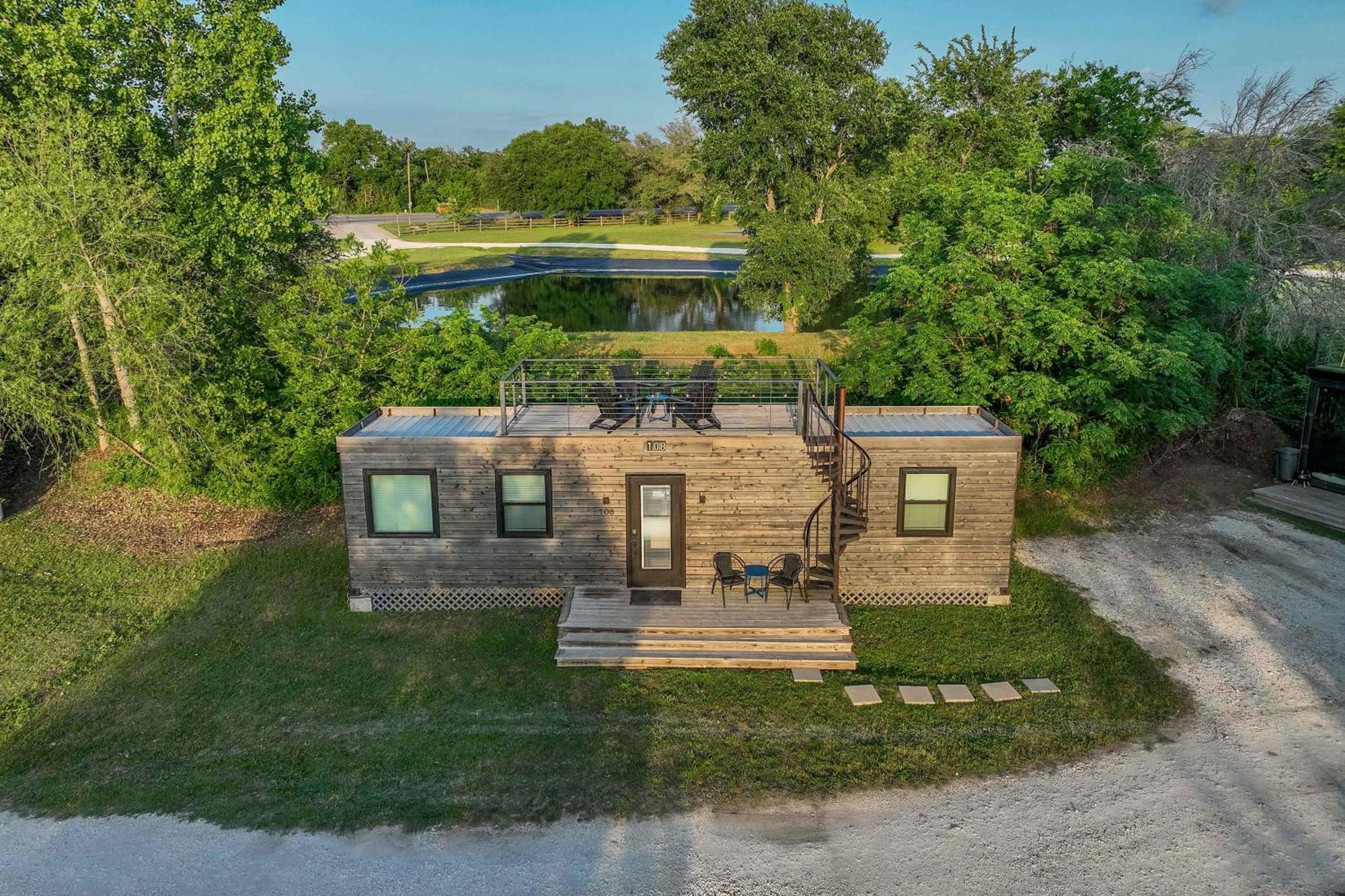 Container Home With Rooftop Views And Pickleball-Pecan Grove Bellmead Eksteriør billede